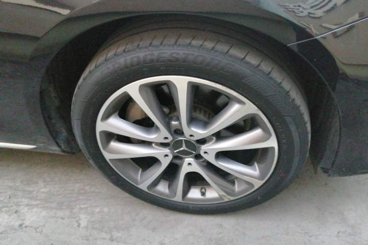 Used Mercedes-Benz E-Class 2019 E 260 L Right Front Wheel Hub