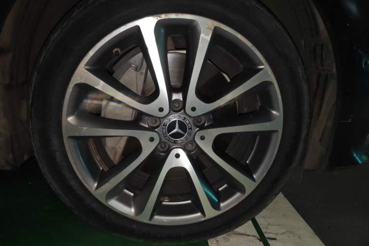 Used Mercedes-Benz E-Class 2019 Facelifted E 300 L Stylish Version Right Front Wheel Hub
