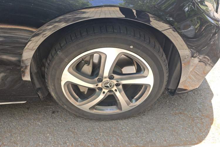 Used Mercedes-Benz E-Class 2019 E 300 L Sport Luxury Edition Right Front Wheel Hub