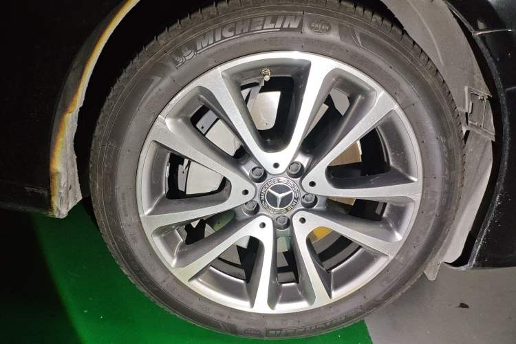 Used Mercedes-Benz E-Class 2019 Restyled E 300 L Luxury Edition Right Front Wheel Hub
