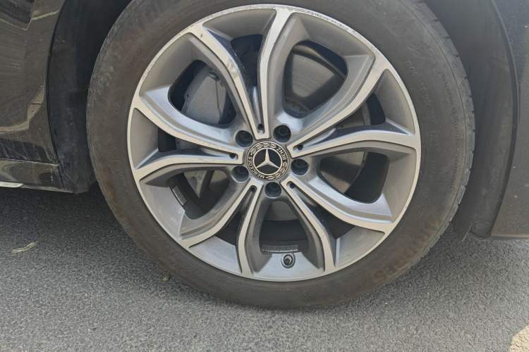 Used Mercedes-Benz E-Class 2019 Restyled E 300 L Sport Luxury Edition Right Front Wheel Hub