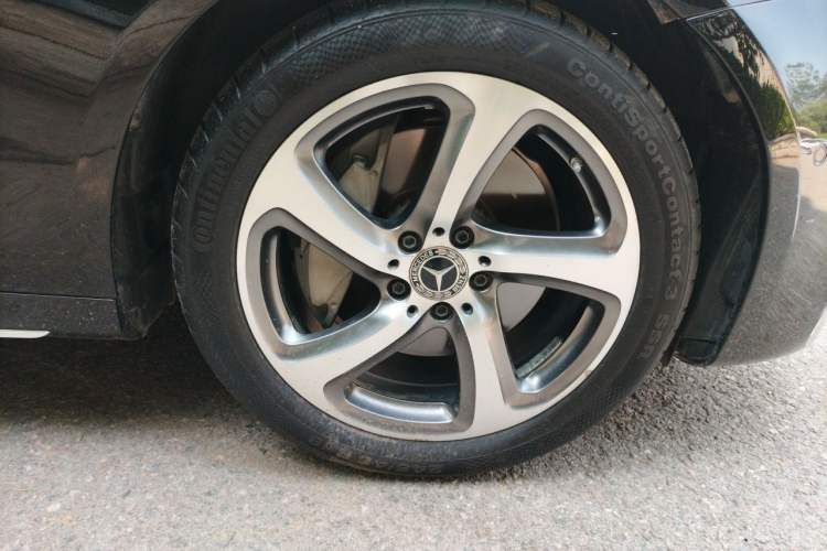 Used Mercedes-Benz E-Class 2019 Restyled E 300 L Sporty and Stylish Edition Right Front Wheel Hub