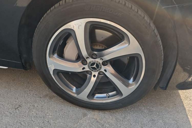 Used Mercedes-Benz E-Class 2019 Restyled E 300 L Sporty and Stylish Edition Right Front Wheel Hub