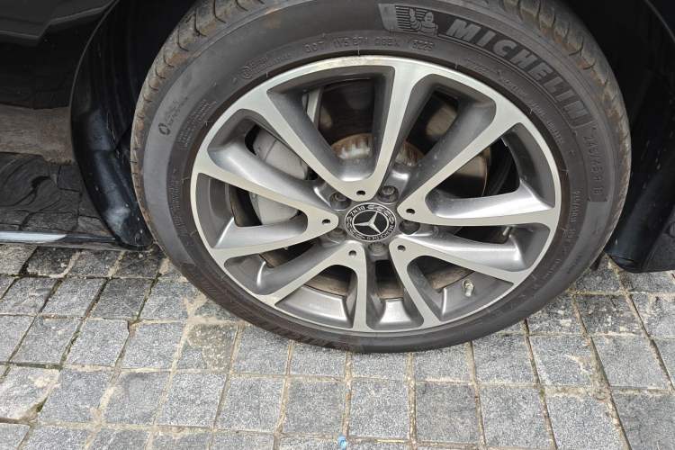 Used Mercedes-Benz E-Class 2019 Restyled E 300 L Luxury Edition Right Front Wheel Hub