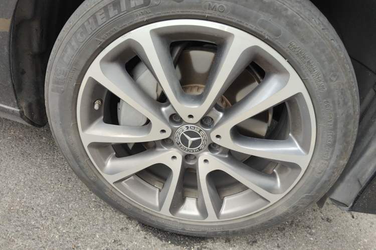 Used Mercedes-Benz E-Class 2019 Facelifted E 300 L Stylish Version Right Front Wheel Hub