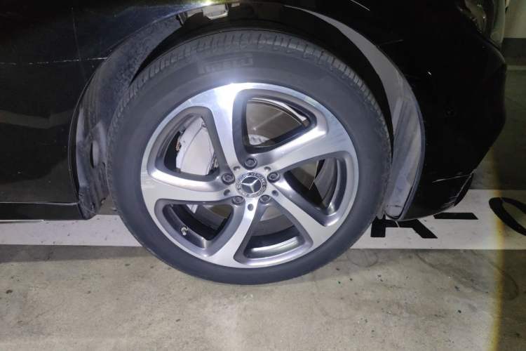 Used Mercedes-Benz E-Class 2019 Restyled E 300 L Sport Luxury Edition Right Front Wheel Hub