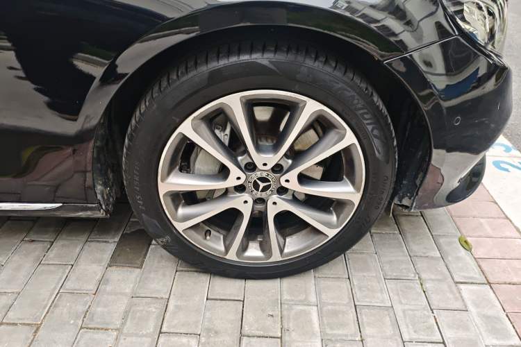 Used Mercedes-Benz E-Class 2019 E 300 L Stylish Model Right Front Wheel Hub