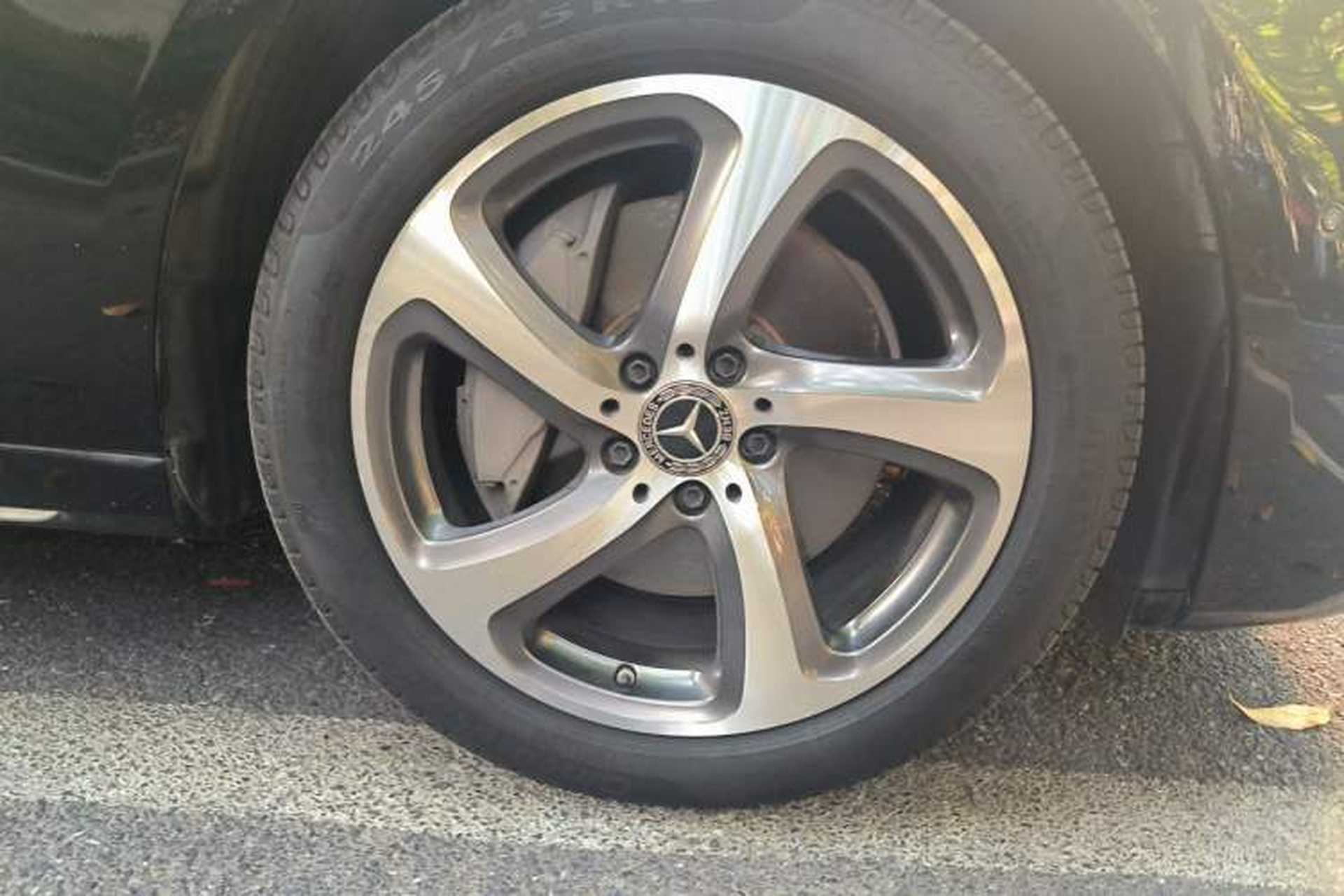 Used Mercedes-Benz E-Class 2019 Restyled E 300 L Sporty and Stylish Edition Right Front Wheel Hub