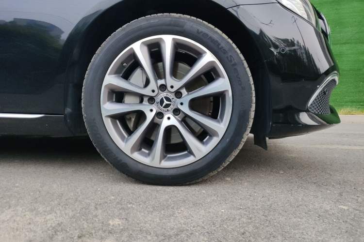 Used Mercedes-Benz E-Class 2019 Facelifted E 300 L Stylish Version Right Front Wheel Hub