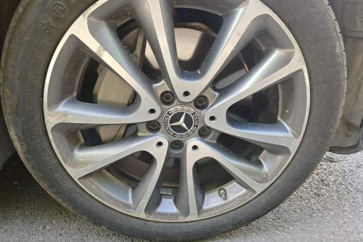 Used Mercedes-Benz E-Class 2019 Restyled E 300 L Sporty and Stylish Edition Right Front Wheel Hub