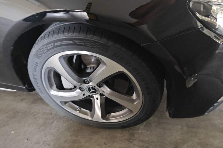Used Mercedes-Benz E-Class 2019 E 300 L Sporty and Stylish Model Right Front Wheel Hub