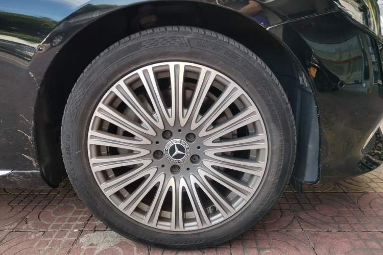 Used Mercedes-Benz E-Class 2019 E 200 L Right Front Wheel Hub