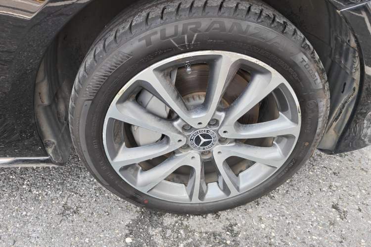 Used Mercedes-Benz E-Class 2019 E 300 L Luxury Model Right Front Wheel Hub