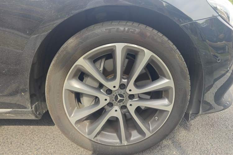 Used Mercedes-Benz E-Class 2019 E 300 L Stylish Model Right Front Wheel Hub