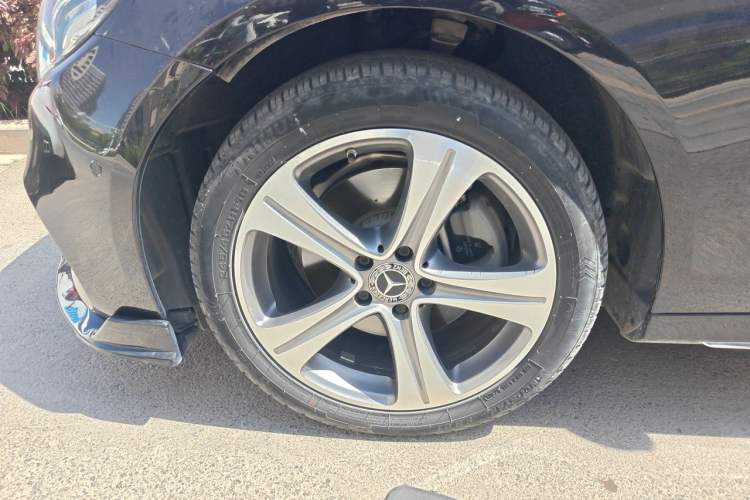 Used Mercedes-Benz E-Class 2019 E 260 L Sport Edition Right Front Wheel Hub