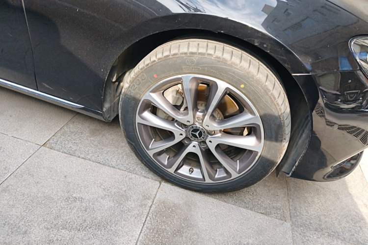 Used Mercedes-Benz E-Class 2019 E 260 L Right Front Wheel Hub