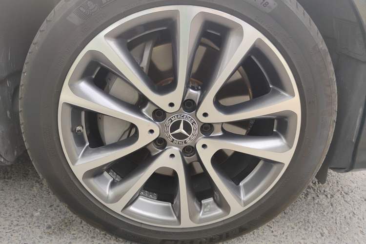 Used Mercedes-Benz E-Class 2019 Restyled E 300 L Luxury Edition Right Front Wheel Hub