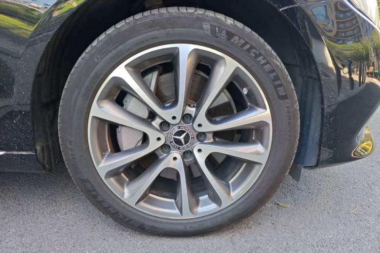 Used Mercedes-Benz E-Class 2019 Restyled E 300 L Luxury Edition Right Front Wheel Hub