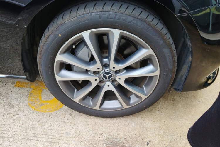 Used Mercedes-Benz E-Class 2019 E 300 L Luxury Model Right Front Wheel Hub