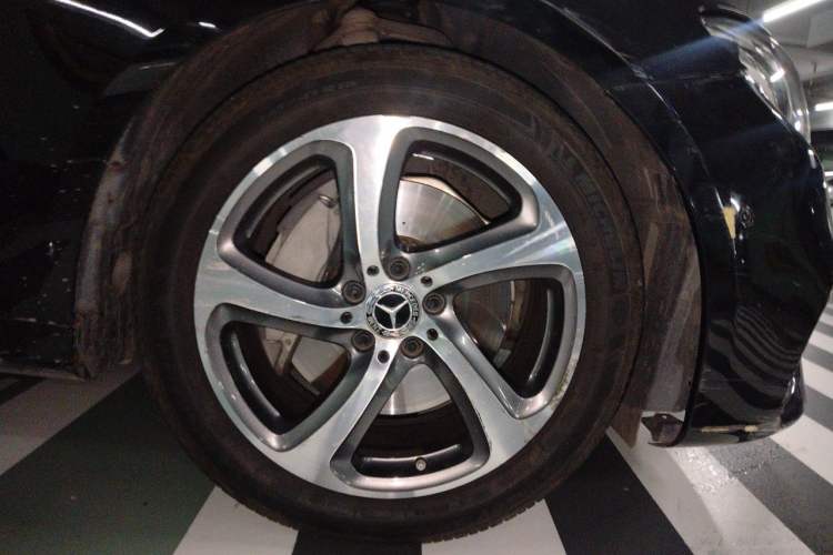Used Mercedes-Benz E-Class 2019 Restyled E 300 L Sport Luxury Edition Right Front Wheel Hub