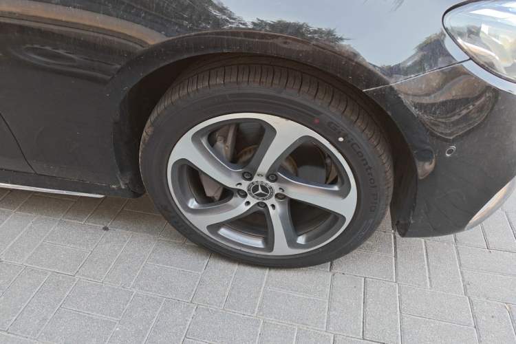 Used Mercedes-Benz E-Class 2019 E 300 L Sport Luxury Edition Right Front Wheel Hub