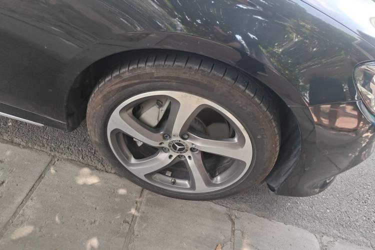 Used Mercedes-Benz E-Class 2019 Restyled E 300 L Sporty and Stylish Edition Right Front Wheel Hub