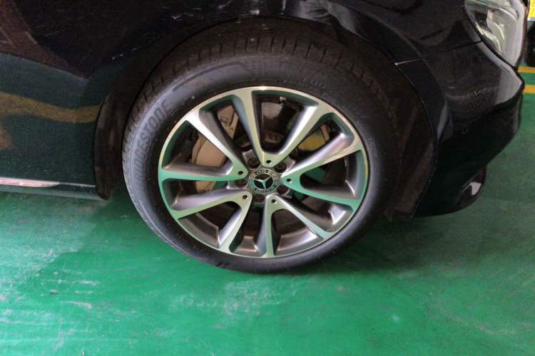 Used Mercedes-Benz E-Class 2019 Restyled E 300 L Luxury Edition Right Front Wheel Hub