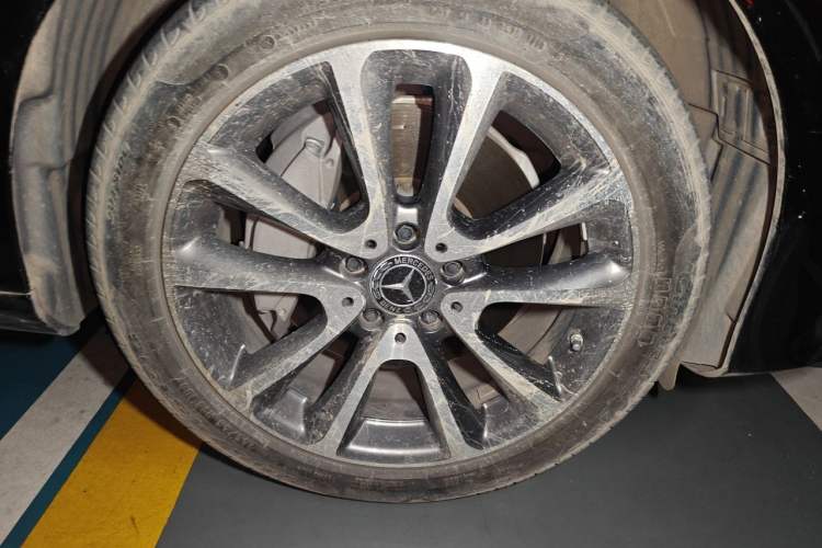 Used Mercedes-Benz E-Class 2019 Restyled E 300 L Luxury Edition Right Front Wheel Hub