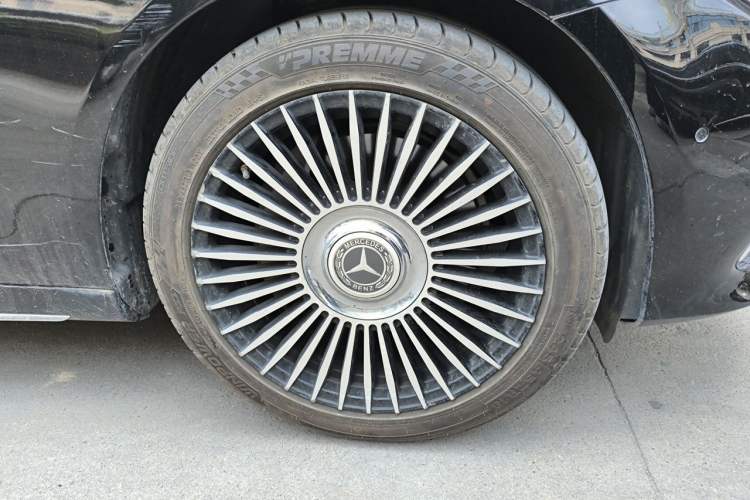 Used Mercedes-Benz E-Class 2019 Restyled E 300 L Sporty and Stylish Edition Right Front Wheel Hub