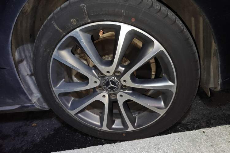 Used Mercedes-Benz E-Class 2019 E 200 L Right Front Wheel Hub