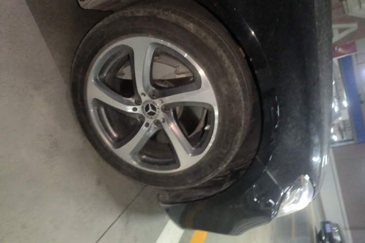 Used Mercedes-Benz E-Class 2019 E 300 L Sporty and Stylish Model Right Front Wheel Hub