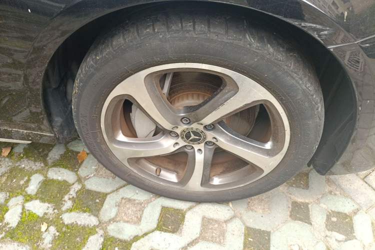 Used Mercedes-Benz E-Class 2019 E 300 L Sporty and Stylish Model Right Front Wheel Hub