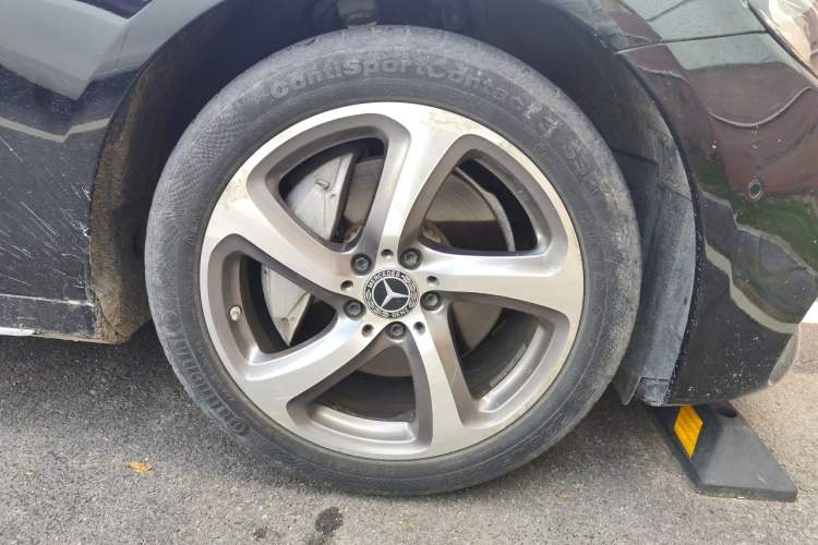 Used Mercedes-Benz E-Class 2019 Restyled E 300 L Sporty and Stylish Edition Right Front Wheel Hub