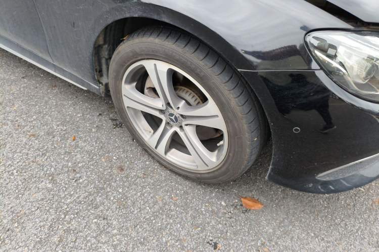 Used Mercedes-Benz E-Class 2019 E 260 L Sport Edition Right Front Wheel Hub
