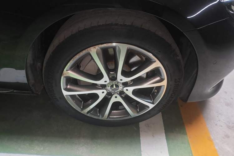 Used Mercedes-Benz E-Class 2019 Facelifted E 300 L Stylish Version Right Front Wheel Hub