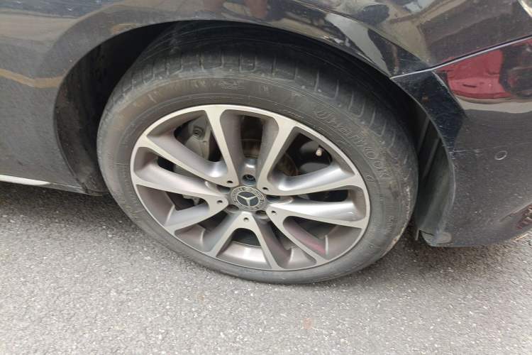 Used Mercedes-Benz E-Class 2019 E 300 L Luxury Model Right Front Wheel Hub