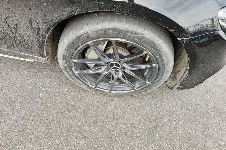 Used Mercedes-Benz E-Class 2019 E 300 L Sporty and Stylish Model Right Front Wheel Hub