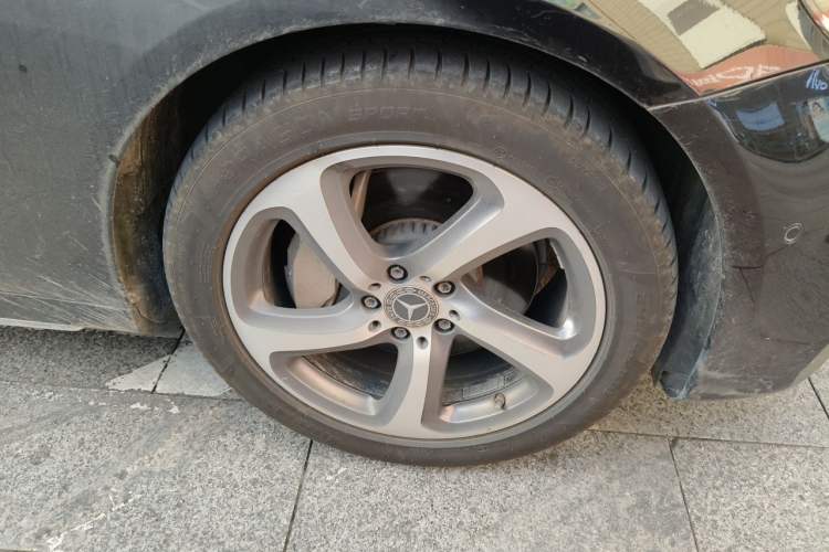 Used Mercedes-Benz E-Class 2019 Restyled E 300 L Sport Luxury Edition Right Front Wheel Hub