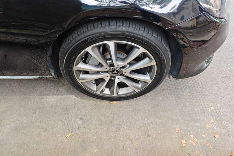 Used Mercedes-Benz E-Class 2019 Restyled E 300 L Luxury Edition Right Front Wheel Hub