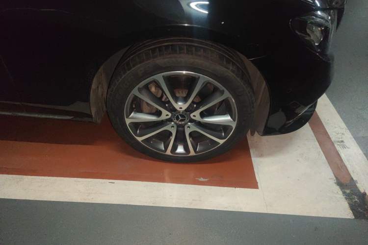 Used Mercedes-Benz E-Class 2019 E 200 L Right Front Wheel Hub