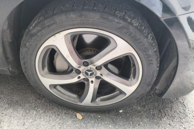 Used Mercedes-Benz E-Class 2019 E 300 L Sport Luxury Edition Right Front Wheel Hub