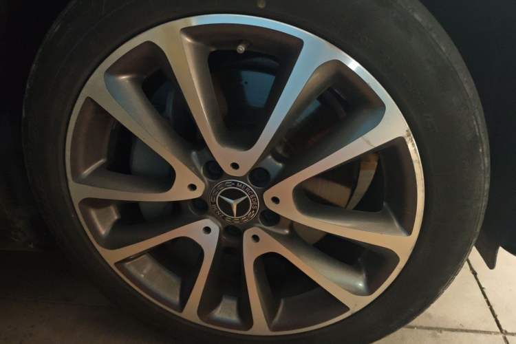 Used Mercedes-Benz E-Class 2019 E 300 L Stylish Model Right Front Wheel Hub