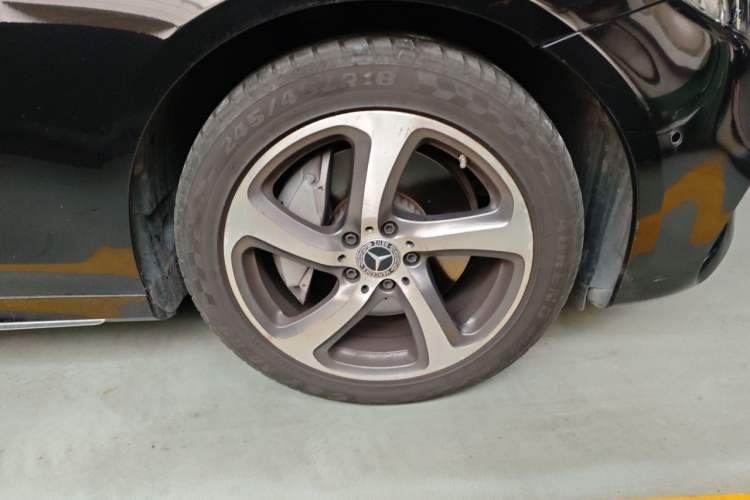 Used Mercedes-Benz E-Class 2019 Restyled E 300 L Sport Luxury Edition Right Front Wheel Hub