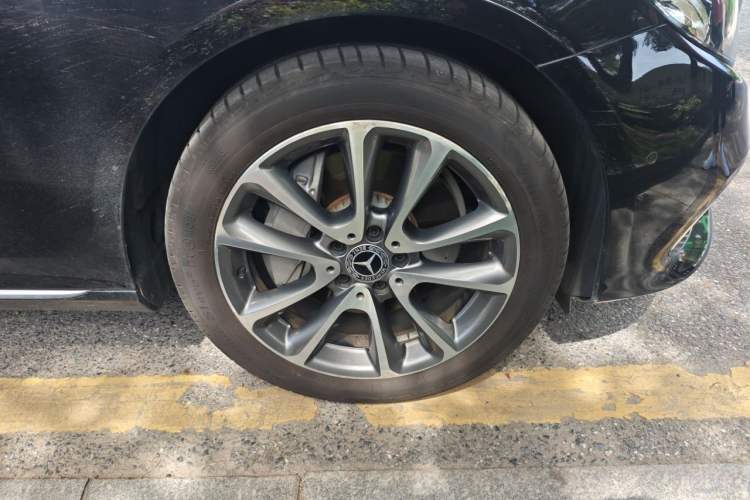 Used Mercedes-Benz E-Class 2019 E 300 L Luxury Model Right Front Wheel Hub