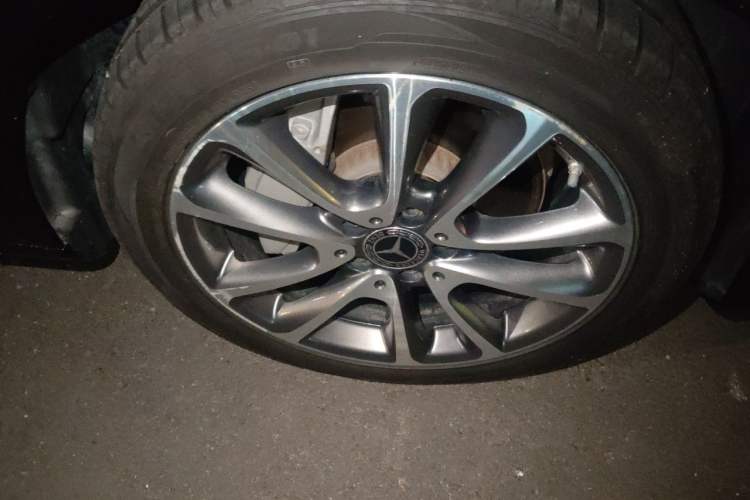 Used Mercedes-Benz E-Class 2019 Facelifted E 300 L Stylish Version Right Front Wheel Hub