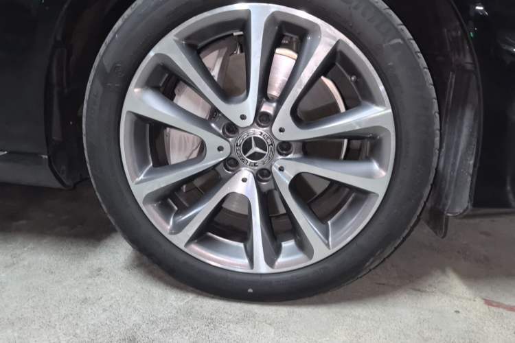 Used Mercedes-Benz E-Class 2019 E 300 L Luxury Model Right Front Wheel Hub