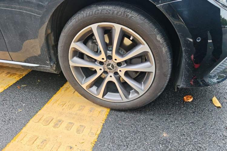 Used Mercedes-Benz E-Class 2019 E 260 L Right Front Wheel Hub
