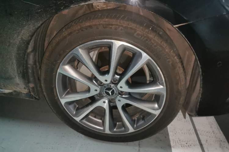 Used Mercedes-Benz E-Class 2019 E 300 L Luxury Model Right Front Wheel Hub