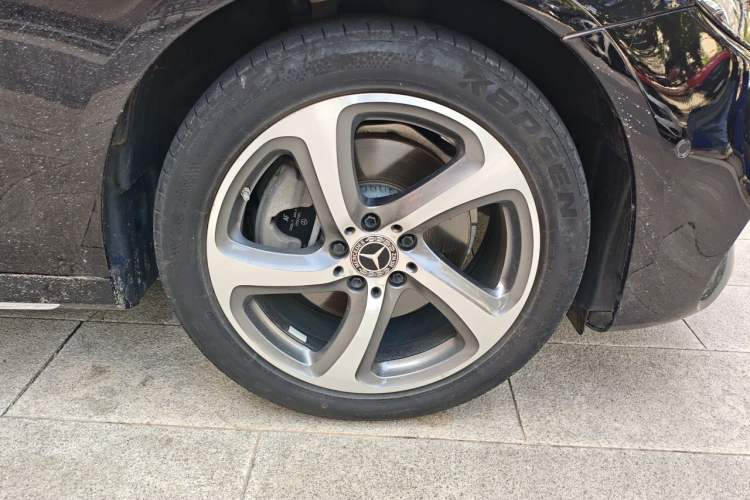 Used Mercedes-Benz E-Class 2019 E 260 L Sport 4MATIC Right Front Wheel Hub