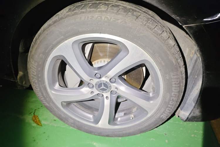 Used Mercedes-Benz E-Class 2019 Restyled E 300 L Sport Luxury Edition Right Front Wheel Hub